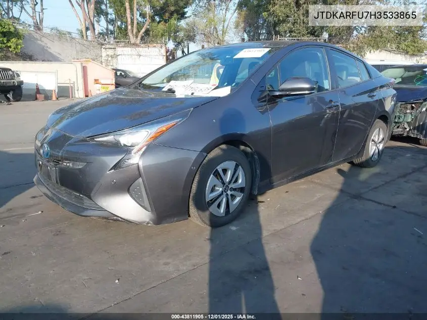 JTDKARFU7H3533865 2017 Toyota Prius Four