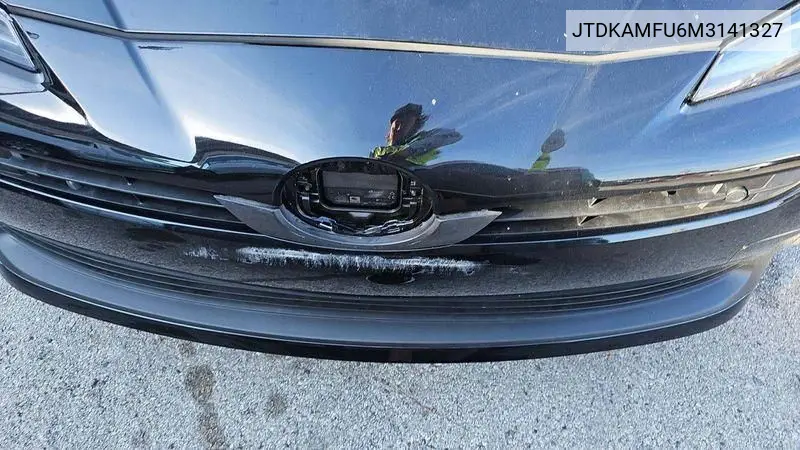 JTDKAMFU6M3141327 2021 Toyota Prius Xle