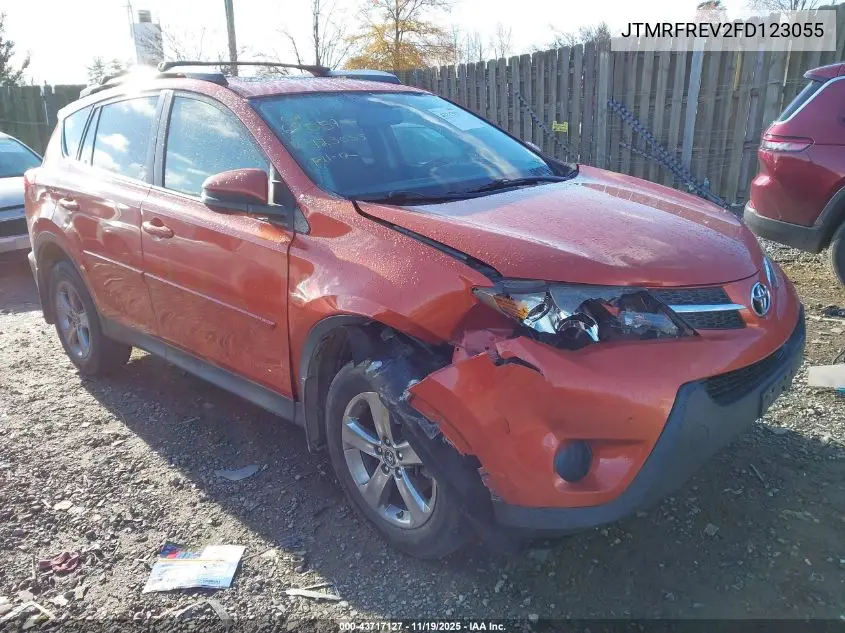 JTMRFREV2FD123055 2015 Toyota Rav4 Xle