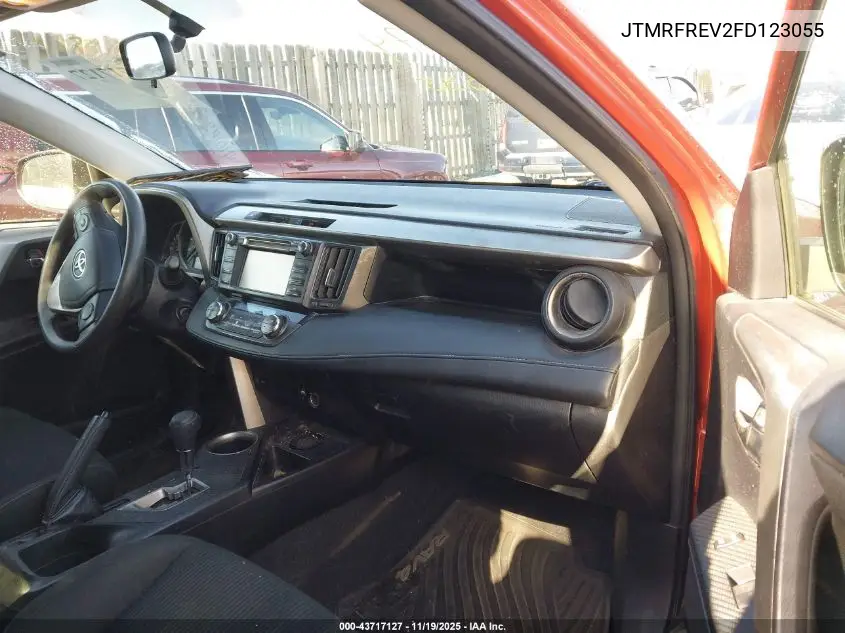 JTMRFREV2FD123055 2015 Toyota Rav4 Xle