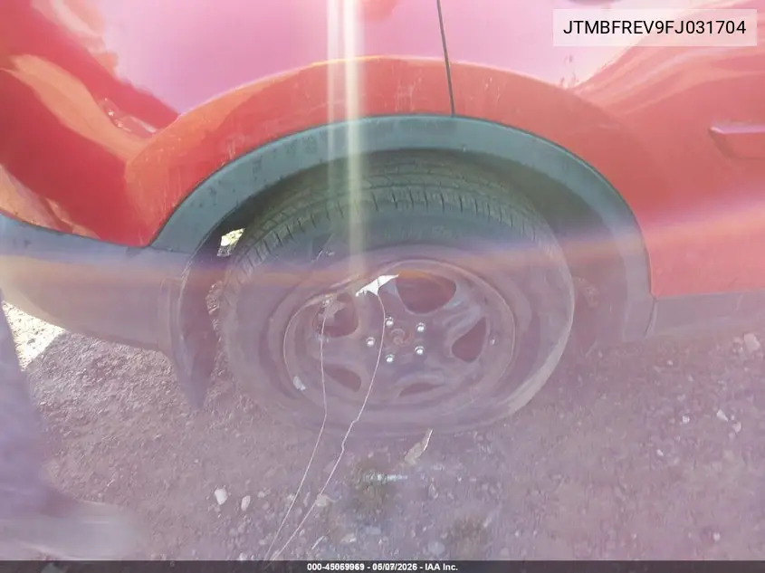 JTMBFREV9FJ031704 2015 Toyota Rav4 Le
