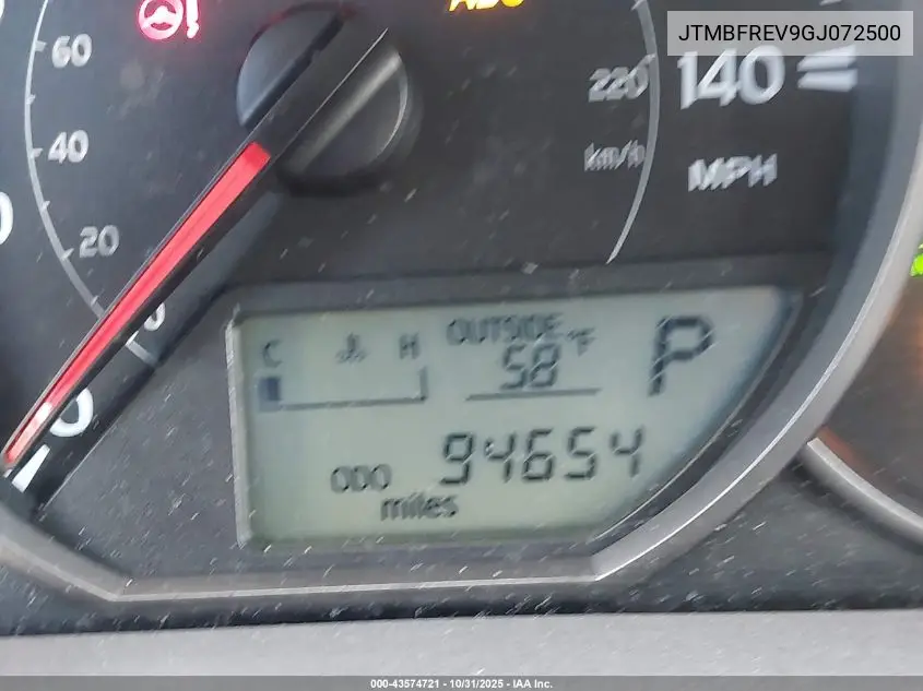 JTMBFREV9GJ072500 2016 Toyota Rav4 Le