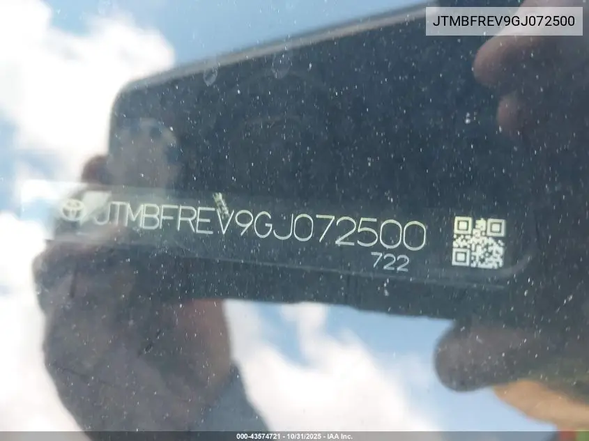 JTMBFREV9GJ072500 2016 Toyota Rav4 Le