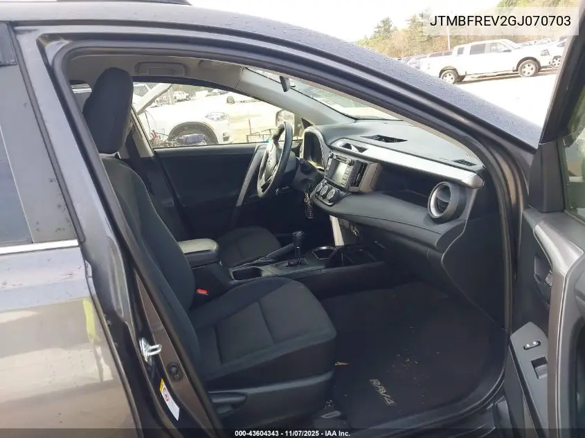 JTMBFREV2GJ070703 2016 Toyota Rav4 Le