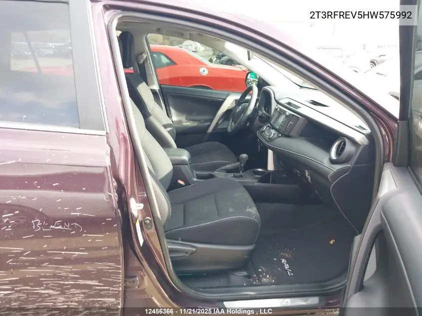 2T3RFREV5HW575992 2017 Toyota Rav4 Xle