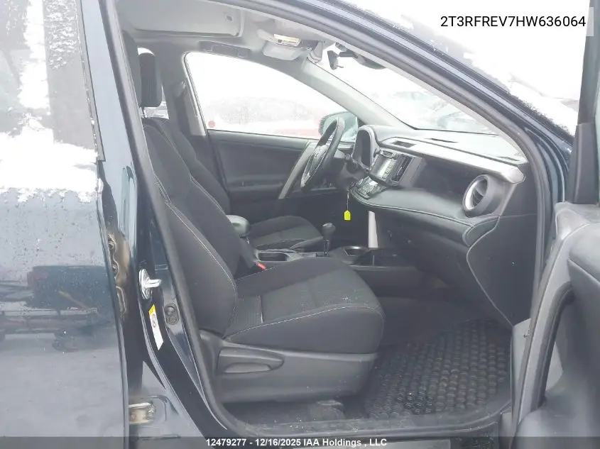 2T3RFREV7HW636064 2017 Toyota Rav4 Xle