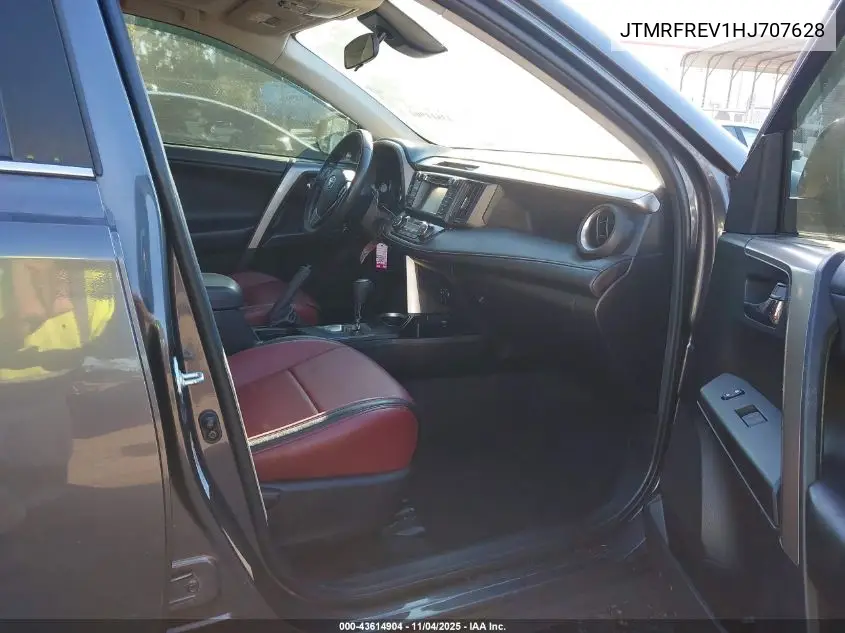 JTMRFREV1HJ707628 2017 Toyota Rav4 Xle