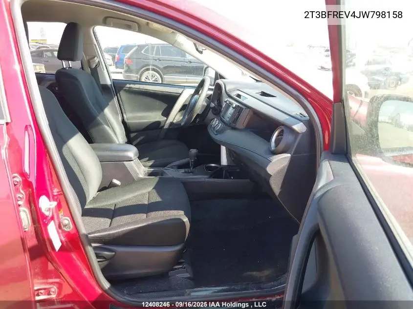 2T3BFREV4JW798158 2018 Toyota Rav4 Le