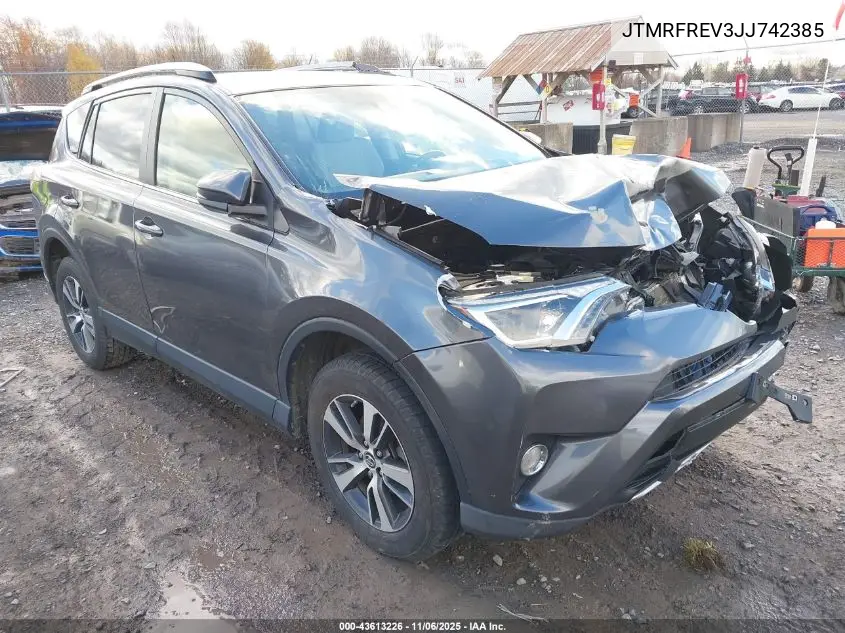 JTMRFREV3JJ742385 2018 Toyota Rav4 Xle