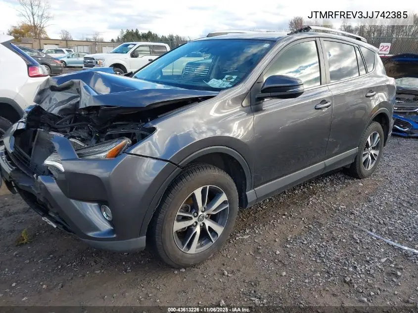 JTMRFREV3JJ742385 2018 Toyota Rav4 Xle