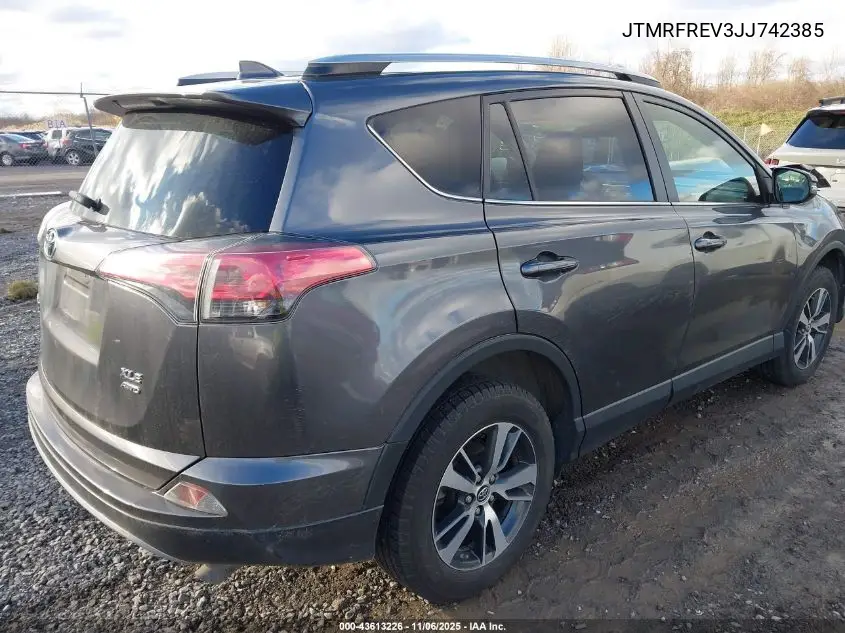 JTMRFREV3JJ742385 2018 Toyota Rav4 Xle
