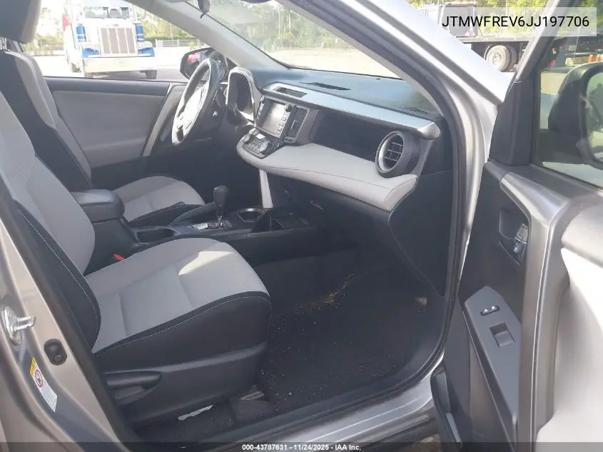 JTMWFREV6JJ197706 2018 Toyota Rav4 Xle