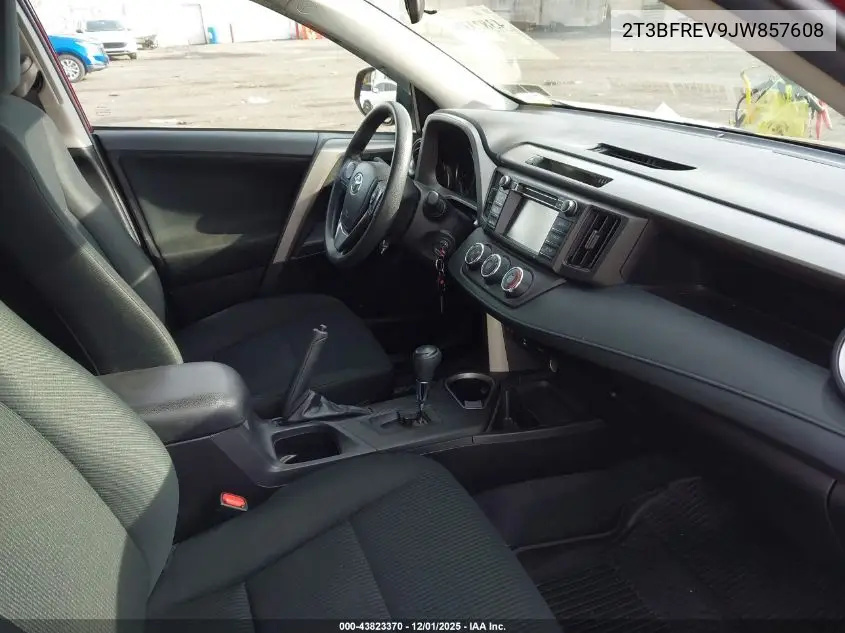 2T3BFREV9JW857608 2018 Toyota Rav4 Le