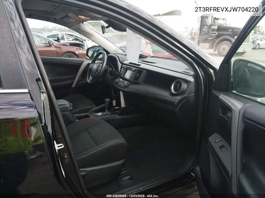 2T3RFREVXJW704220 2018 Toyota Rav4 Xle