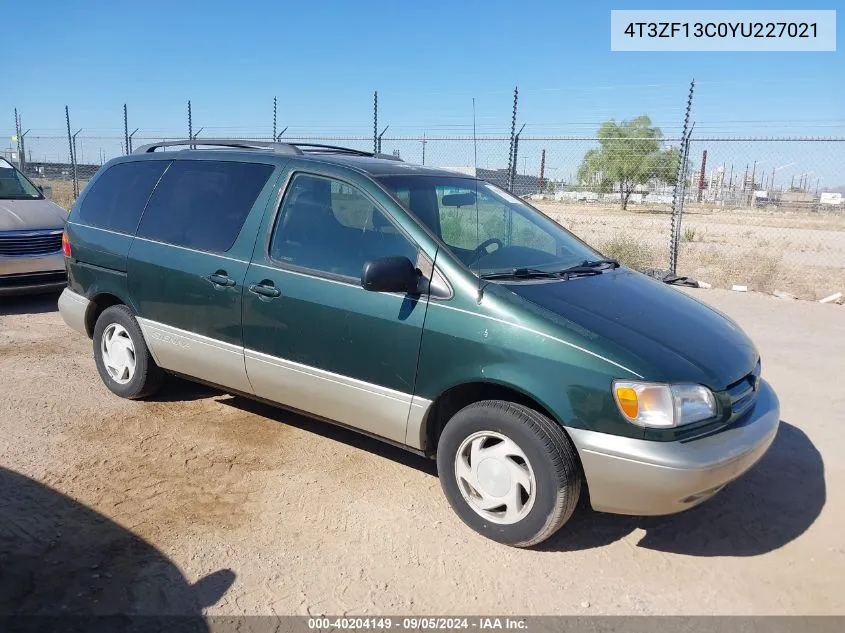 2000 Toyota Sienna Xle VIN: 4T3ZF13C0YU227021 Lot: 40204149