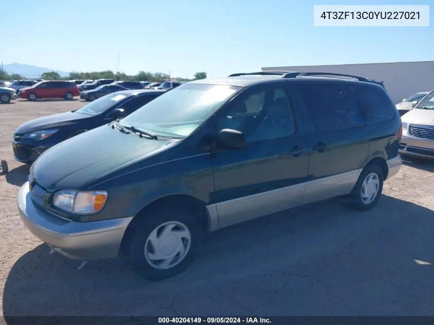 2000 Toyota Sienna Xle VIN: 4T3ZF13C0YU227021 Lot: 40204149