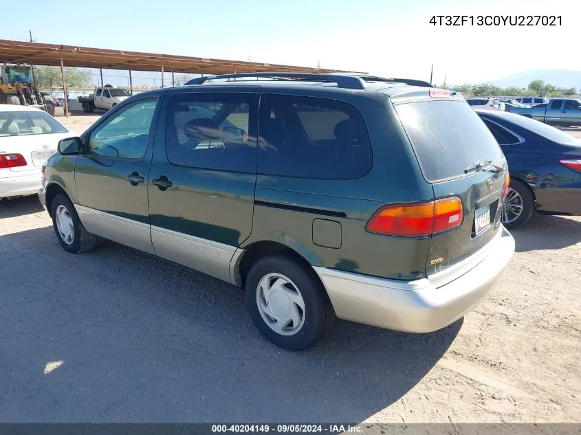 2000 Toyota Sienna Xle VIN: 4T3ZF13C0YU227021 Lot: 40204149