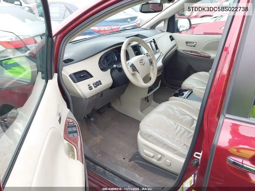 5TDDK3DC5BS022738 2011 Toyota Sienna Xle
