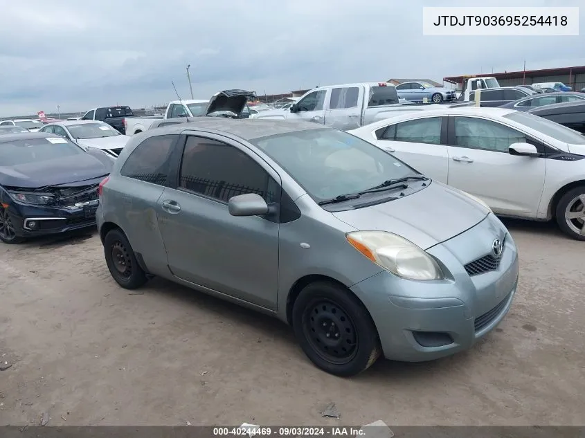 2009 Toyota Yaris VIN: JTDJT903695254418 Lot: 40244469