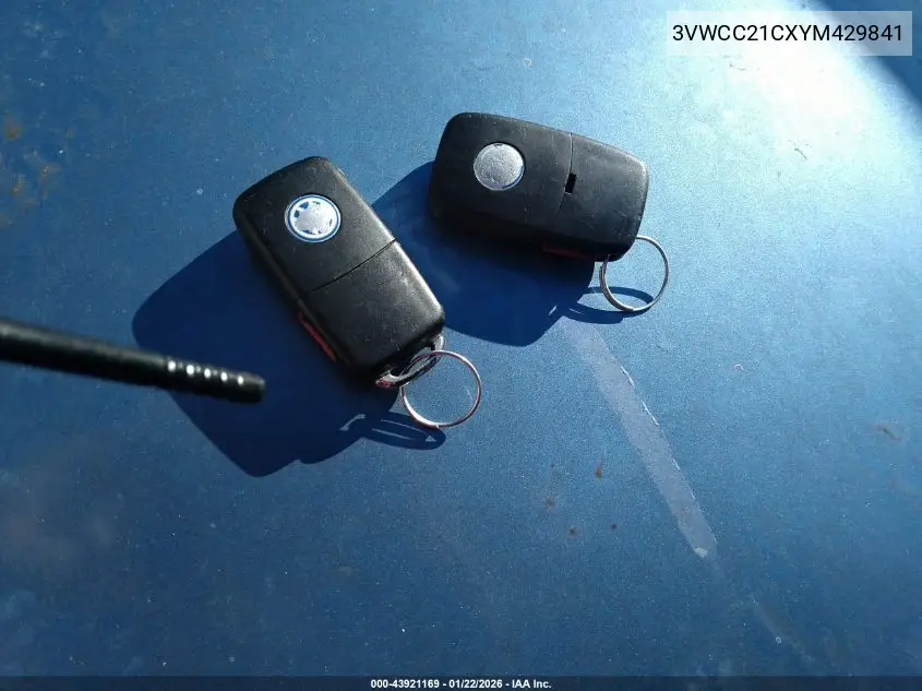 3VWCC21CXYM429841 2000 Volkswagen New Beetle Gls