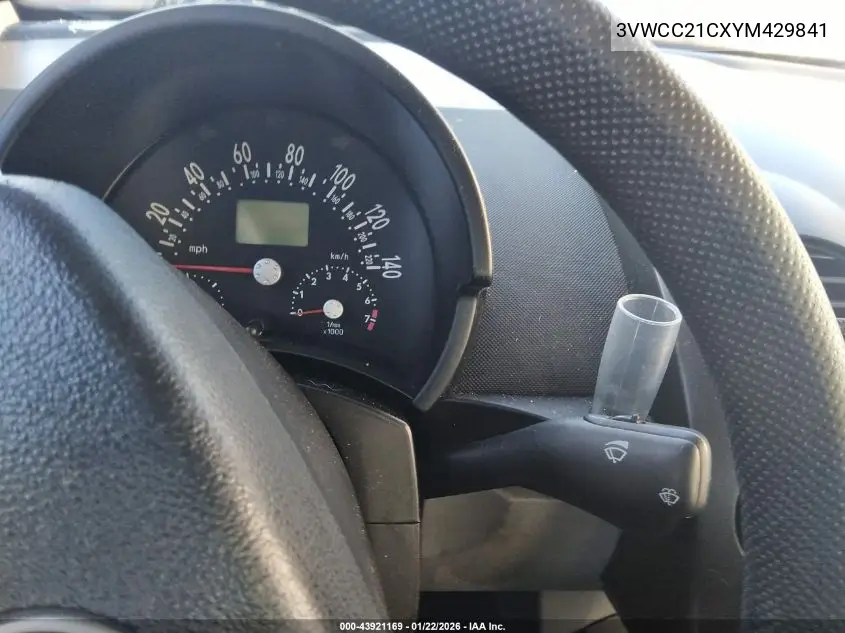 3VWCC21CXYM429841 2000 Volkswagen New Beetle Gls