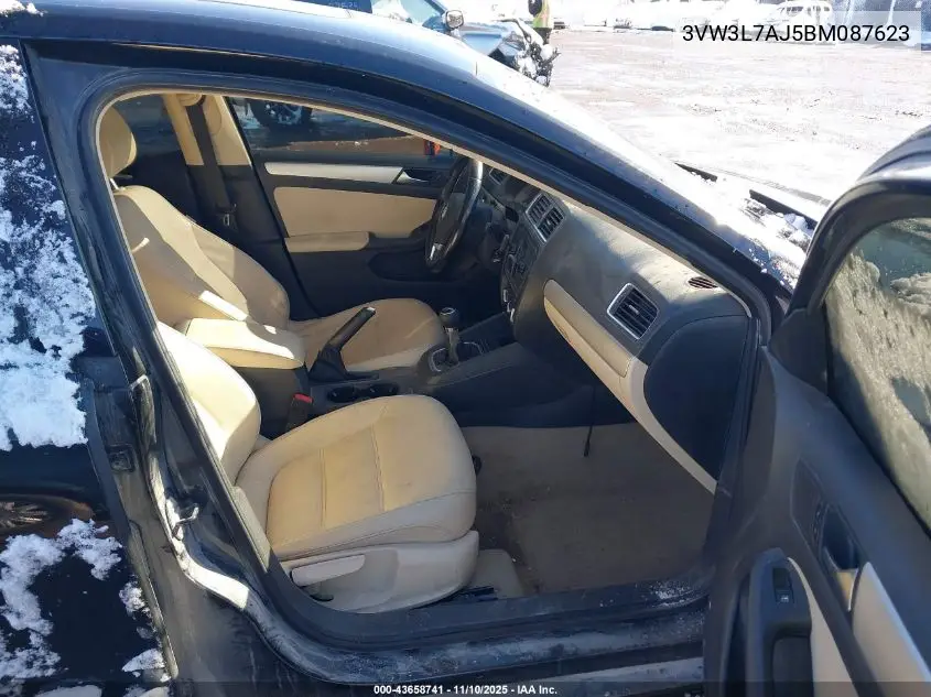 3VW3L7AJ5BM087623 2011 Volkswagen Jetta 2.0L Tdi