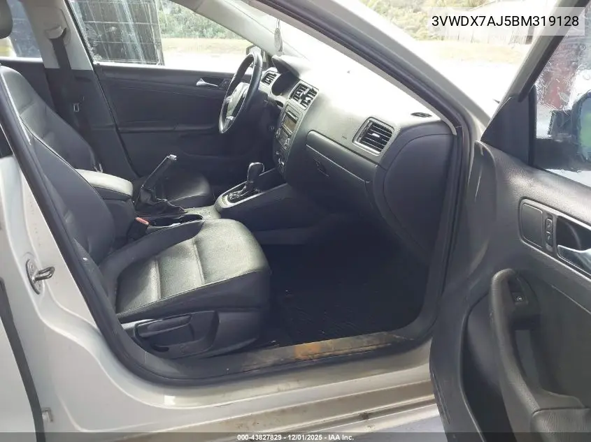 3VWDX7AJ5BM319128 2011 Volkswagen Jetta 2.5L Se
