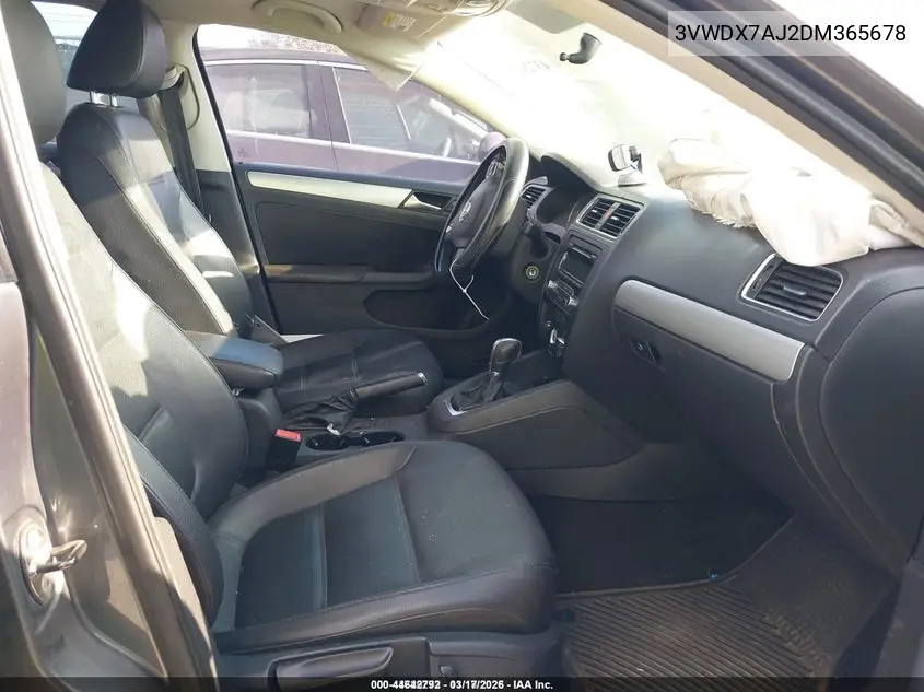 3VWDX7AJ2DM365678 2013 Volkswagen Jetta 2.5L Se
