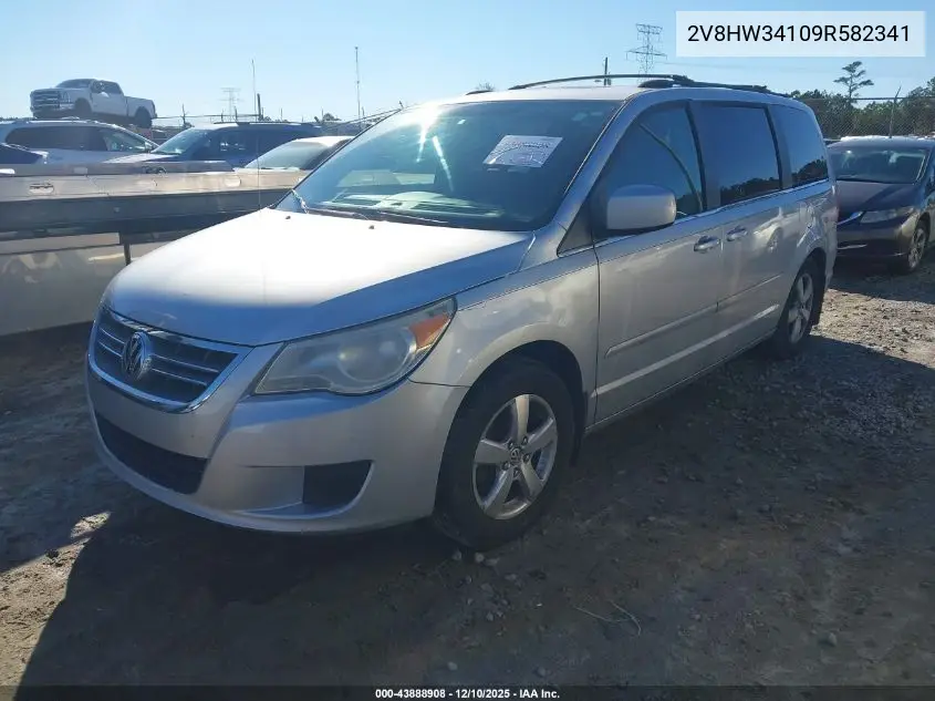 2V8HW34109R582341 2009 Volkswagen Routan Se
