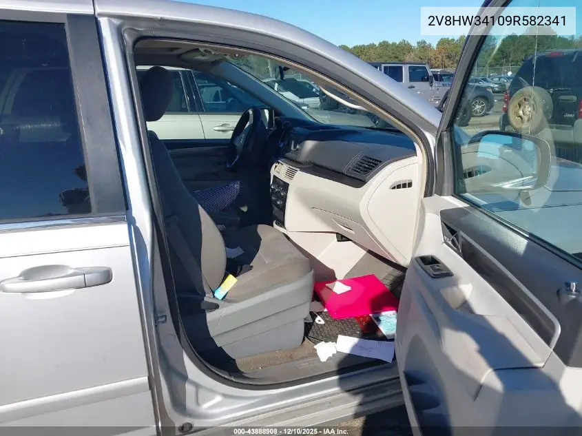 2V8HW34109R582341 2009 Volkswagen Routan Se