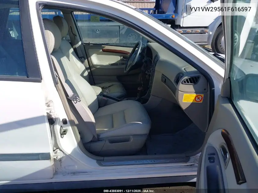 YV1VW29561F616597 2001 Volvo V40 A/Sport Edition